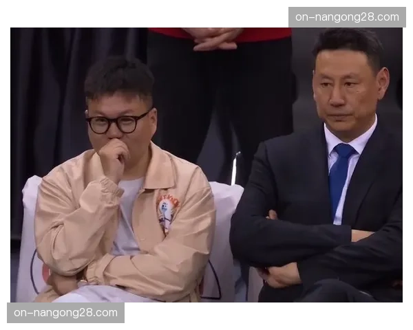 前国家队主帅李楠现身CBA半决赛观众席考察球员